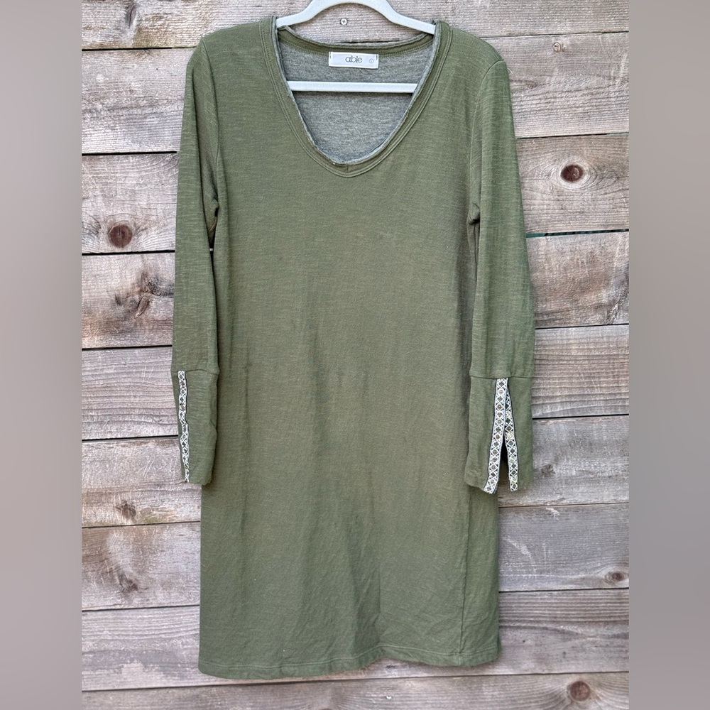 Able Green Long Sleeve Sweatshirt Scoop Neck Dress